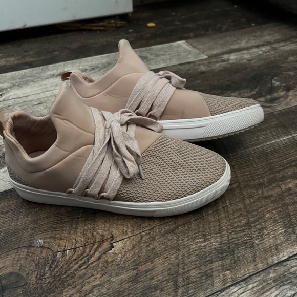 Steve Madden Lancer Street Style Sneakers - Picture 2 of 4